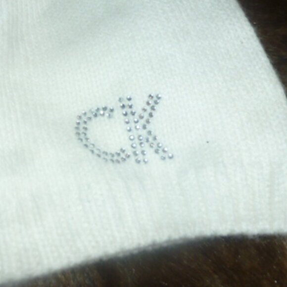 CALVIN KLEIN "Super Soft" White Knitted Beanie - Picture 4 of 9